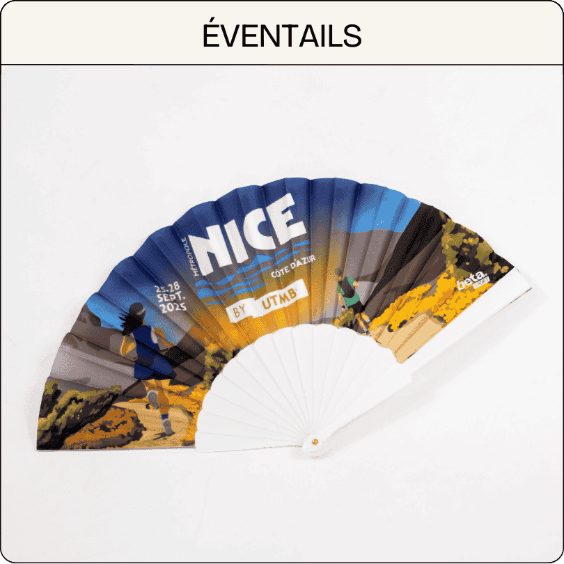 Éventail personnalisé Nice by UTMB représentant une scène sportive et un paysage coloré.